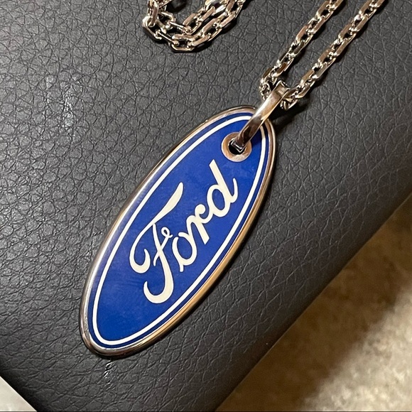 Versace Silver Ford Necklace - Picture 3 of 11